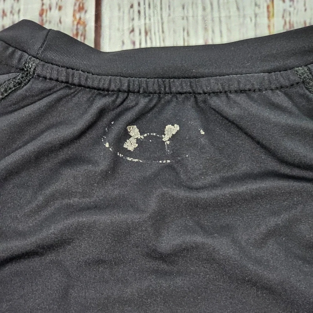 Under Armour Swim Loose Black Short Sleeve Performance Swim Shirt Youth L